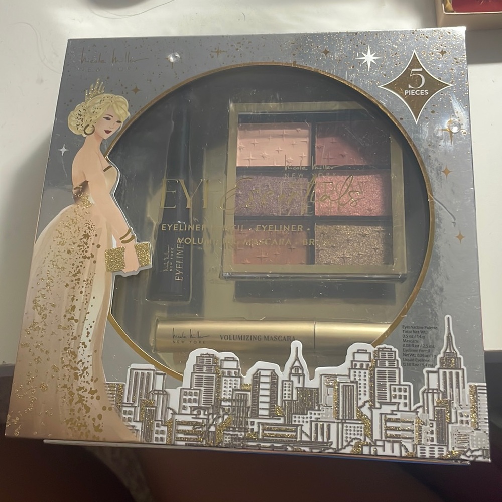 Makeup set - Picture 1 of 3